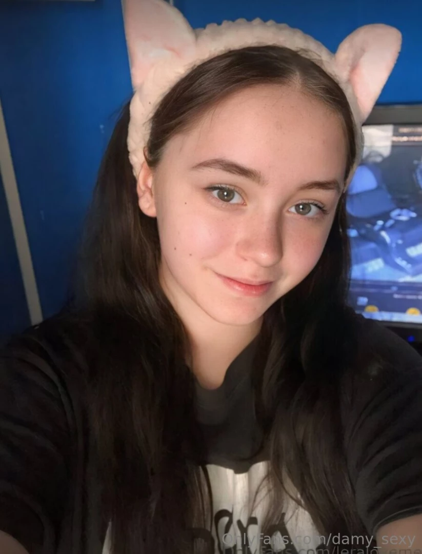 Free subscription leraloveme slutty cutie leraloveme loves to shake in part 7 