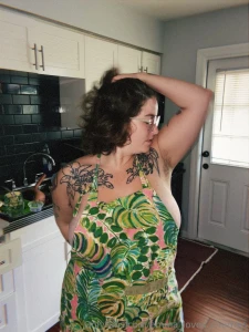 Ignore the messy kitchen but this chef is taking her apron off and if