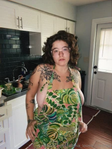 Ignore the messy kitchen but this chef is taking her apron off and if part 1