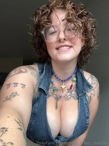 Uh oh a little nip slip caught in 4k part 1