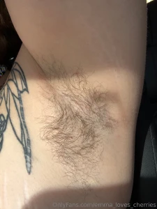 Who likes hairy armpits