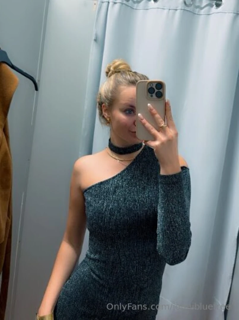 What a beautiful dress 