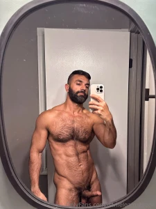 I like hungry bottoms and tops who can touch their toes