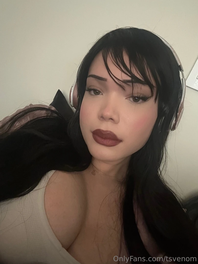 Thinking about becoming a gamer girl 