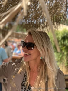 Filling my profile for you let s have a laugh in dm