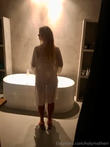 Heerlijk in bad en daarna smeer jij me in met mijn lievelingsolie part 3