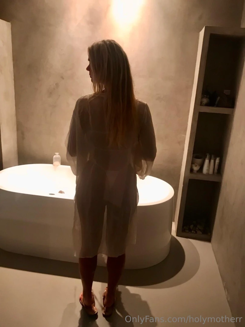 Heerlijk in bad en daarna smeer jij me in met mijn lievelingsolie 