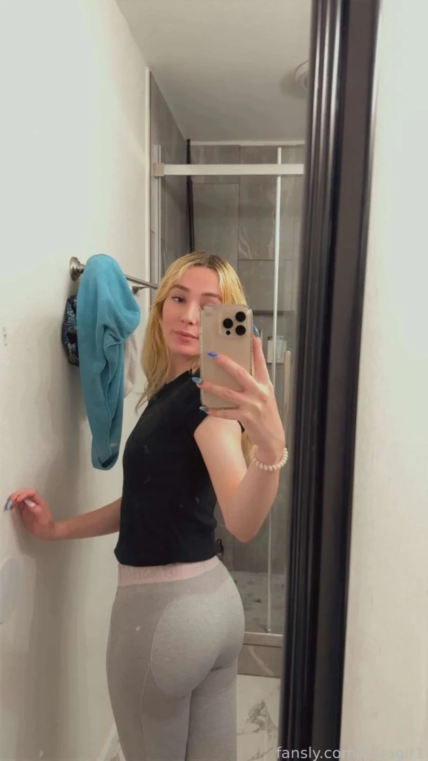 About to get my nails done pay and get a surprise fyp dom paypigs pay 