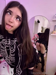 I love this skeleton sweatshirt