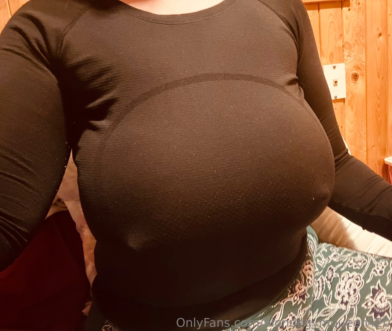 Just hanging out after my work out this morning urg leg day 