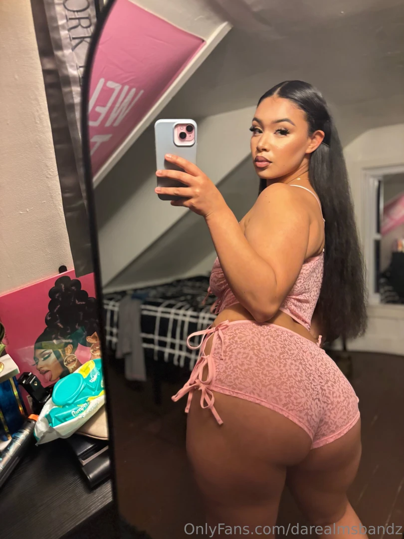 Mirror on the wall who s got the fattest ass 