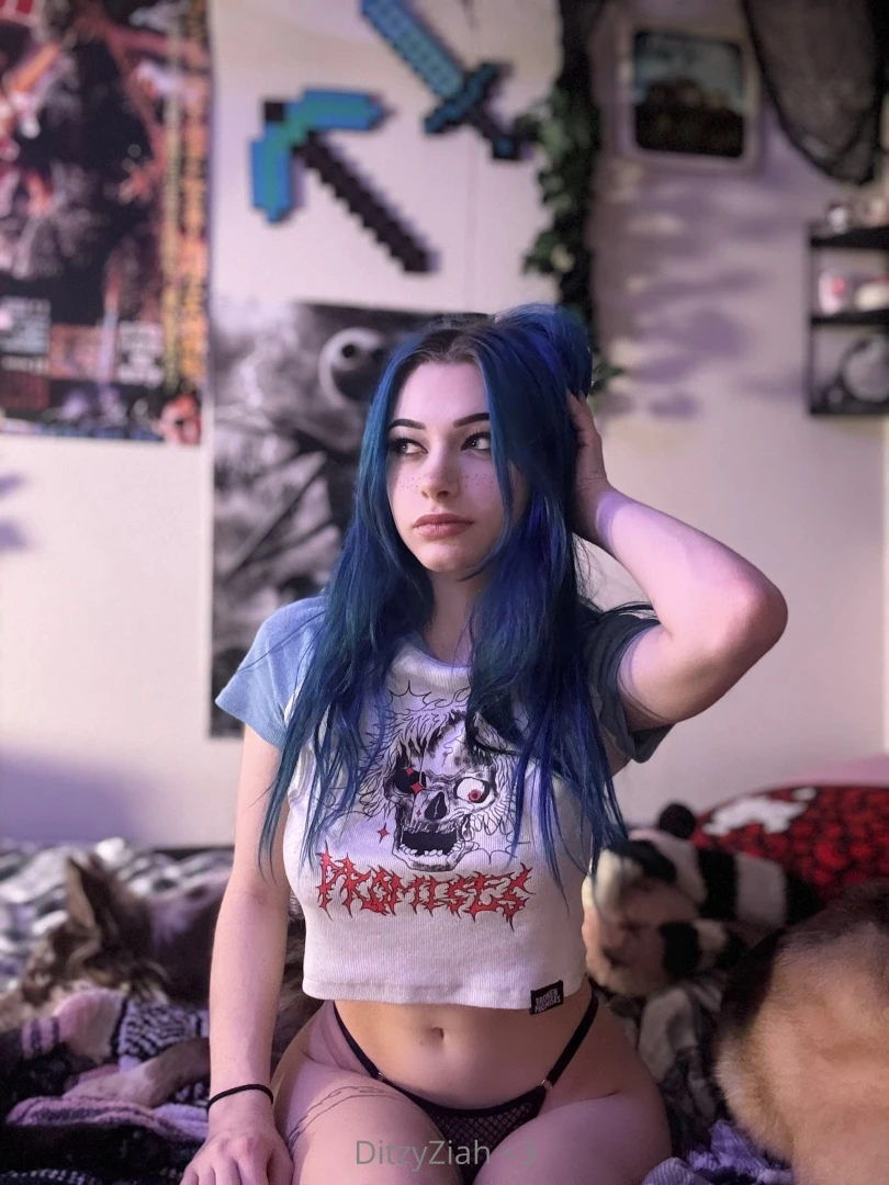 Btw my outfit looks even better from the back dm me to fact check 