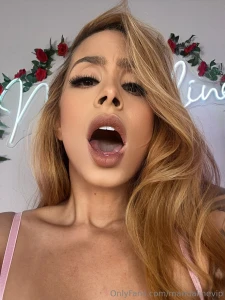 I call this my cum catching face