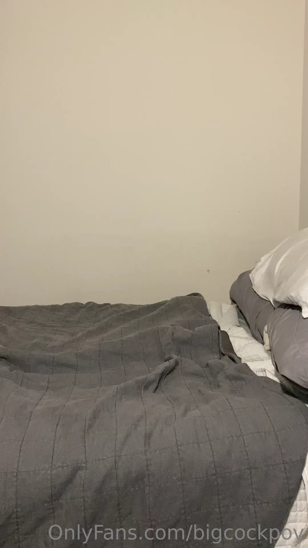 Wanna watch me fuck this toy 