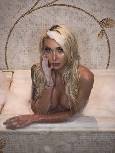 Should i bring toys into the bath