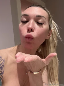 Sending you loads of kisses
