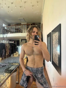 Hablenme para venir a esta prueba de vestuario