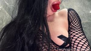 The sweetness isn t just in my mouth my pussy tastes even juicier than