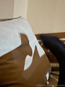 Es ist sp t der balkon ist dunkel nur ein paar lichter in der ferne part 2