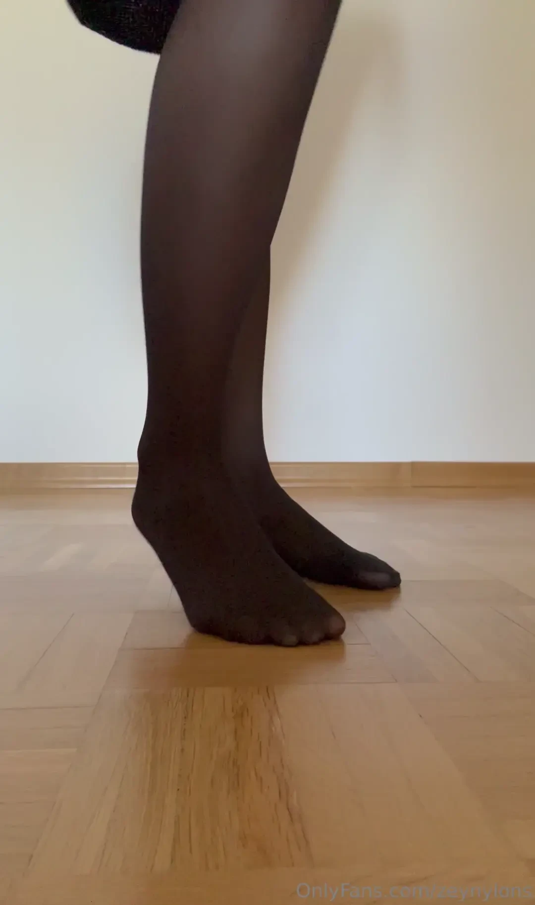 Wieso schaust du mir immer beim nylon anziehen zu 