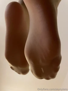 Du liegst also wort w rtlich meinen f en zu f en