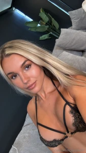 Can i be your pretty little distraction