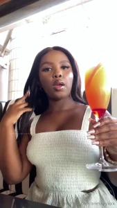 So while on my solo date i took a little trip to the bathroom and