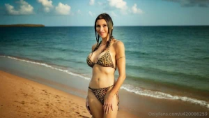 La pelle ancora umida il sole che accarezza e il resto lo lascio all