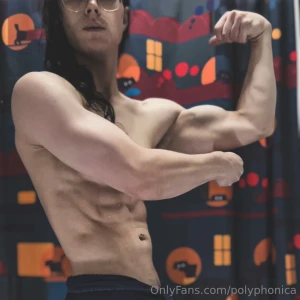 One of my more favorite poses i think my arms are a strong point of