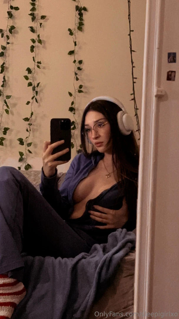 Mirror knows what s up 