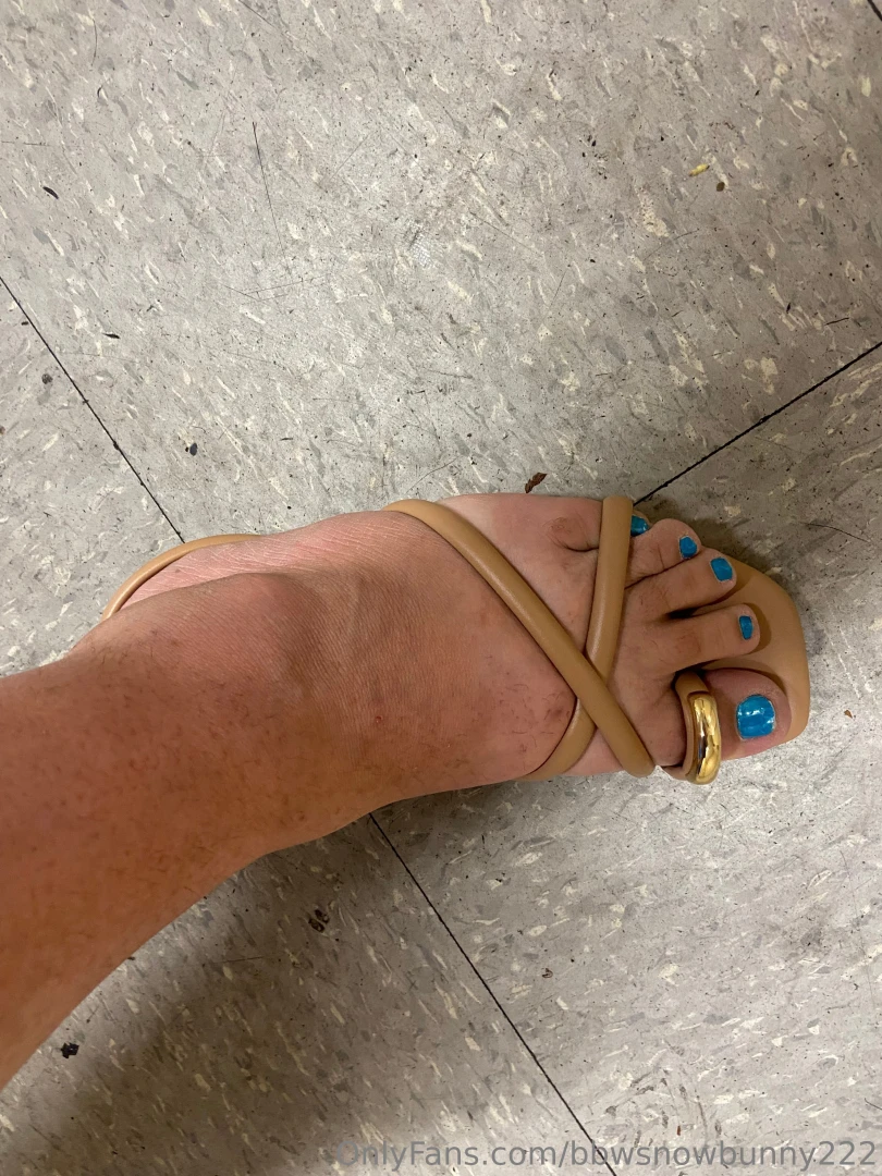 Pretty fat feet not my floor 