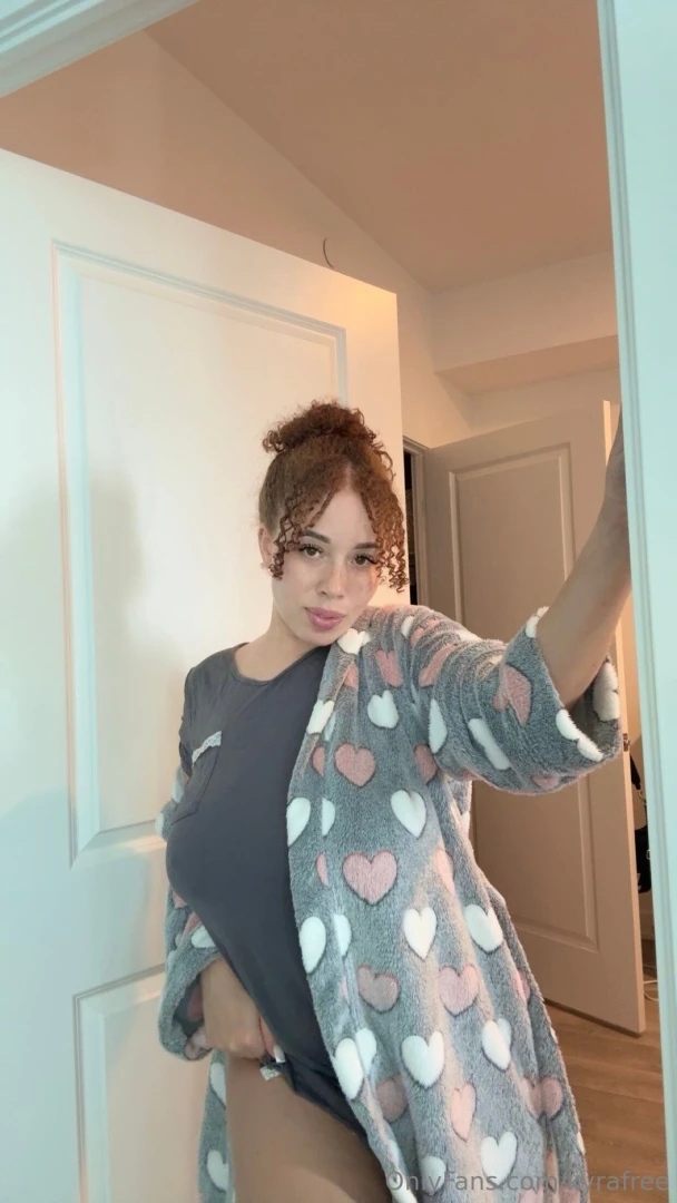 Message me here to see what s under https onlyfans com kyraxvip part 1 