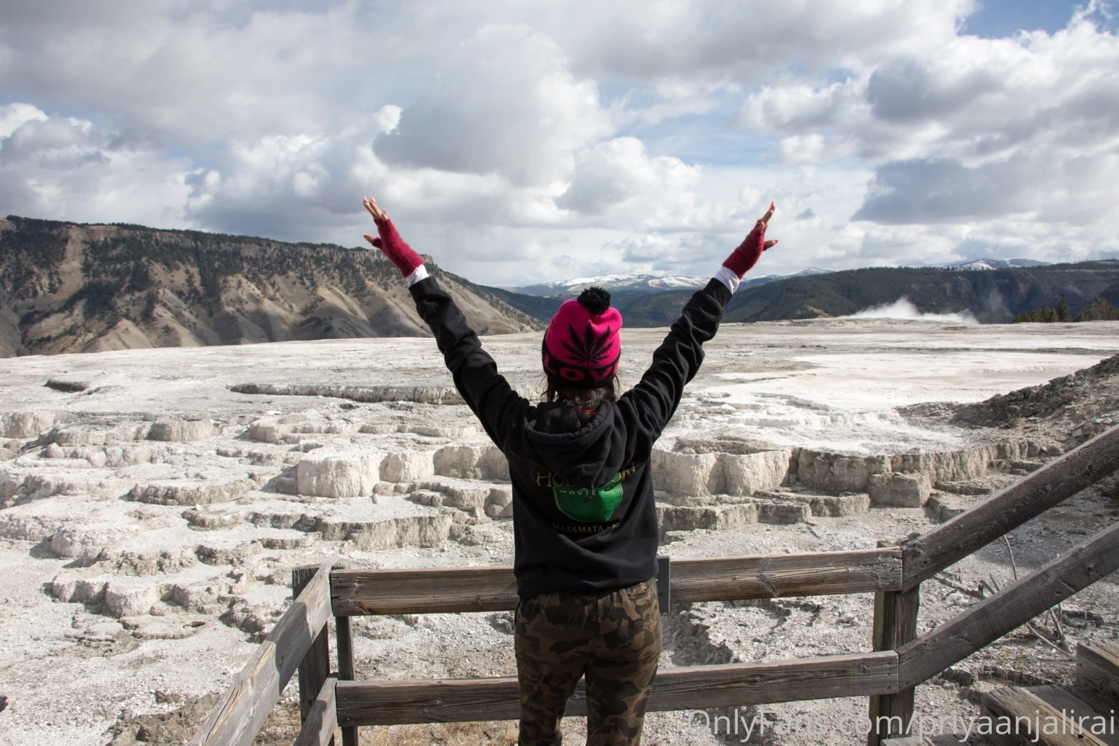 I love going for hikes do you have any hobbies 