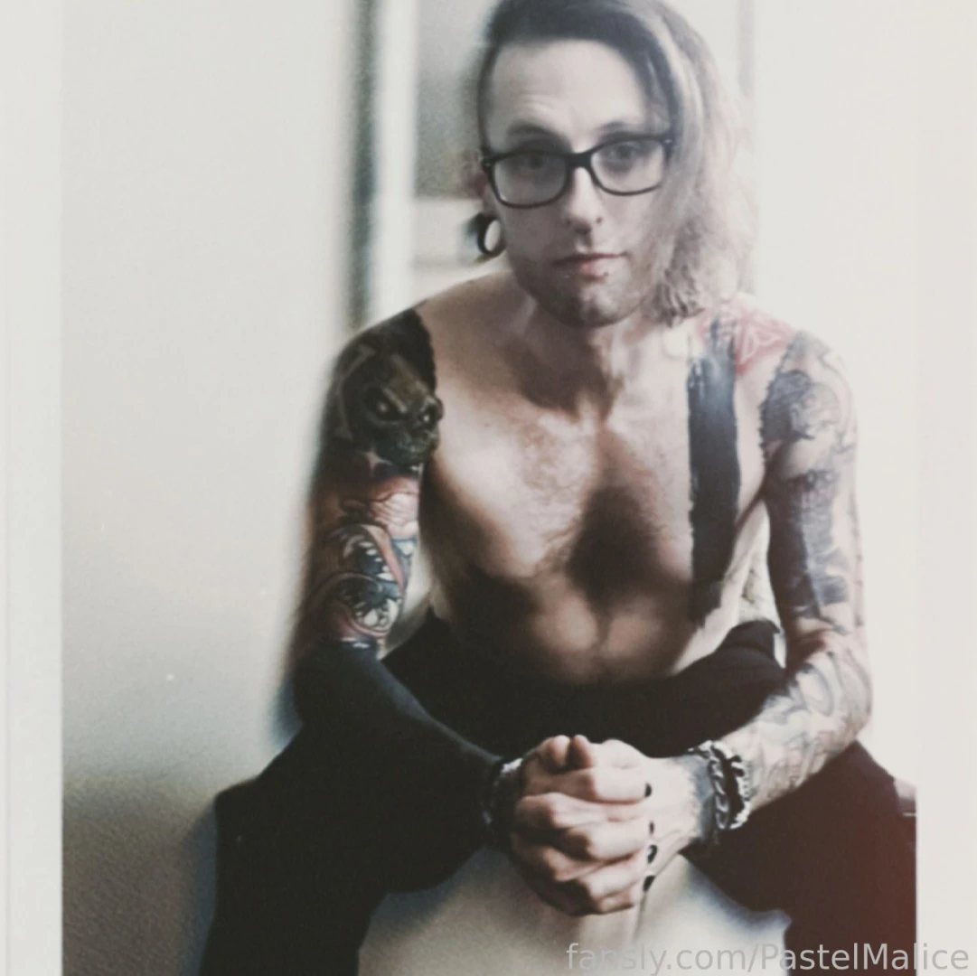 Hiii i m pastel z i m a 30-something tattooed nerdy degenerate here to part 5 