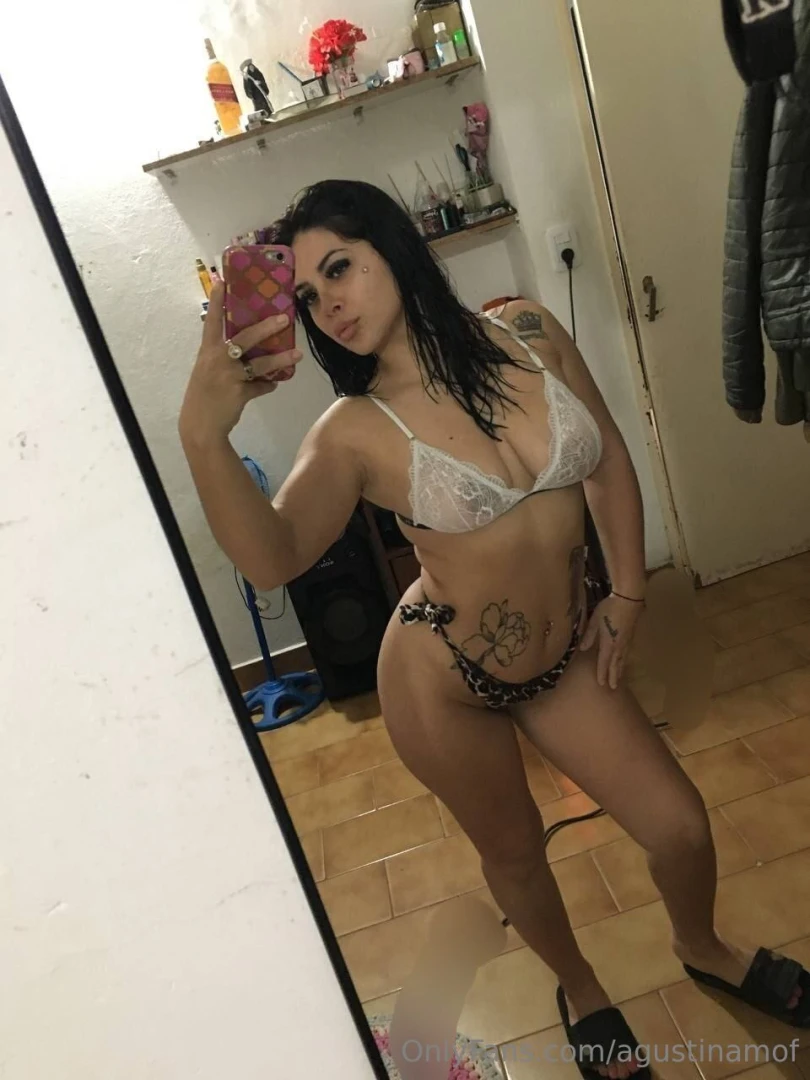 I m miagonzalez777 a hot brunette with brown eyes with some sexy part 2 