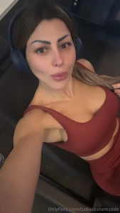 Good morning love ready to sweat with me do you dare