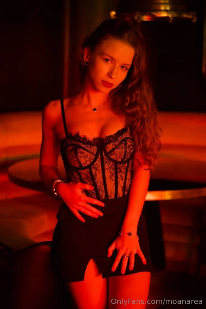 Look how hot the photo is i think this atmosphere makes it even more 