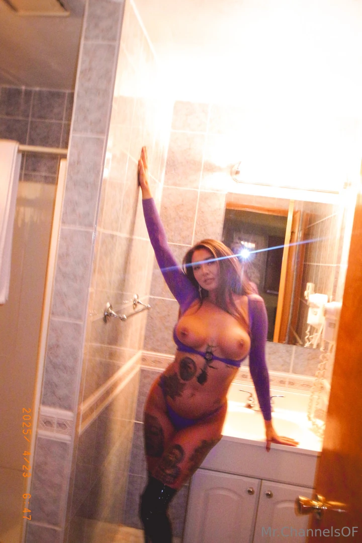 Emily s pretty pussy nbsp started creaming up in this shoot nbsp full 