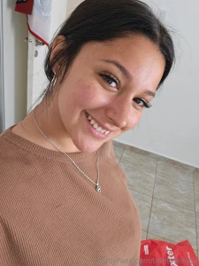 I m simple a nice dinner a nice movie and you whispering dirty things