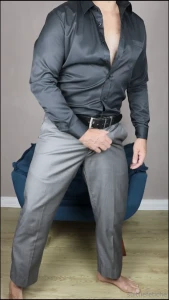 Discreto elegante e excitante este v deo um convite ao fetiche por p s