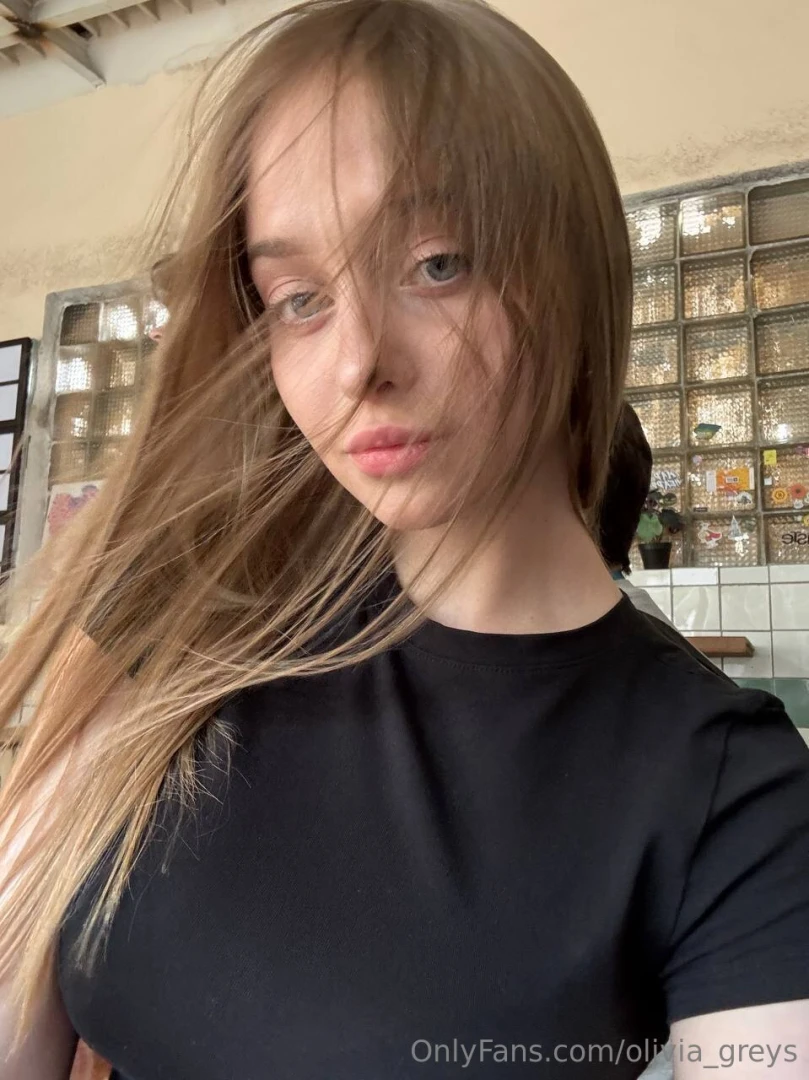 Life rushes by like the wind don t forget to pause and feel it 