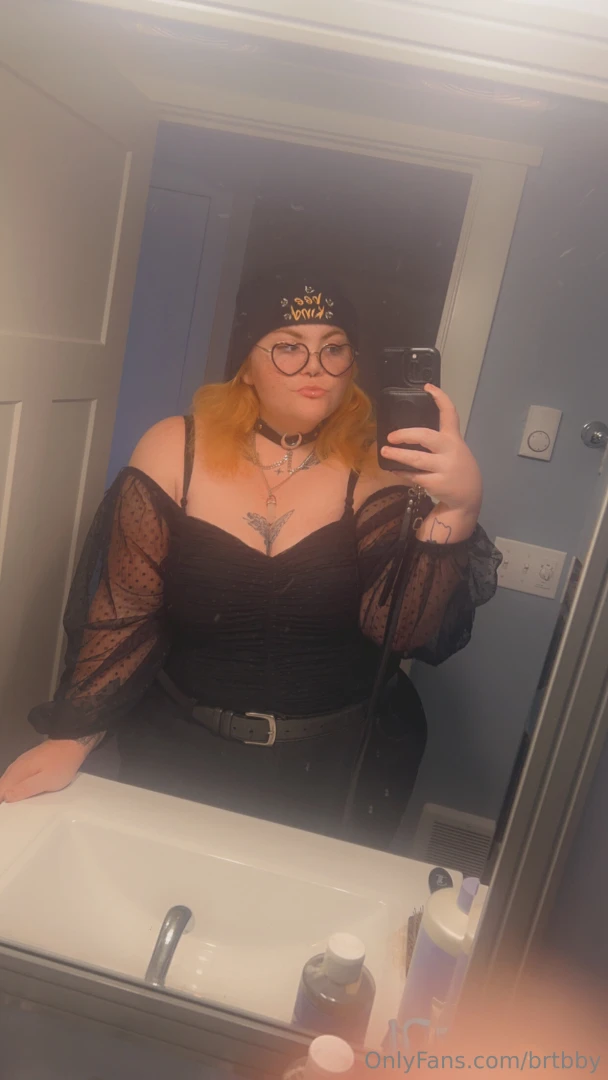 Wanna see the outfits come off who would purchase a snapchat dm me for 