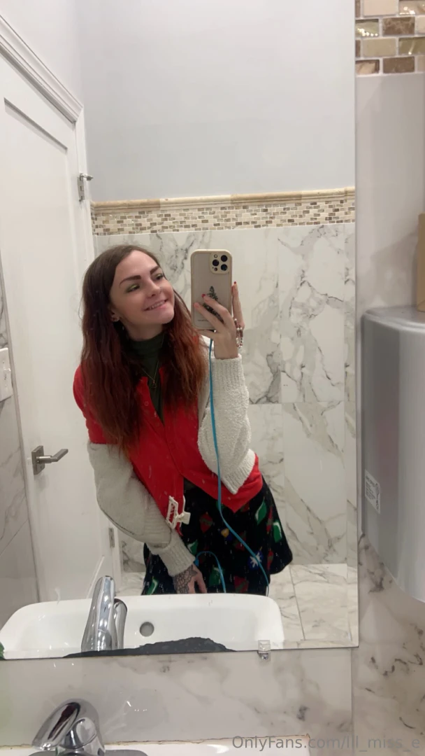 Good morning my lovely simps merry christmas eve 