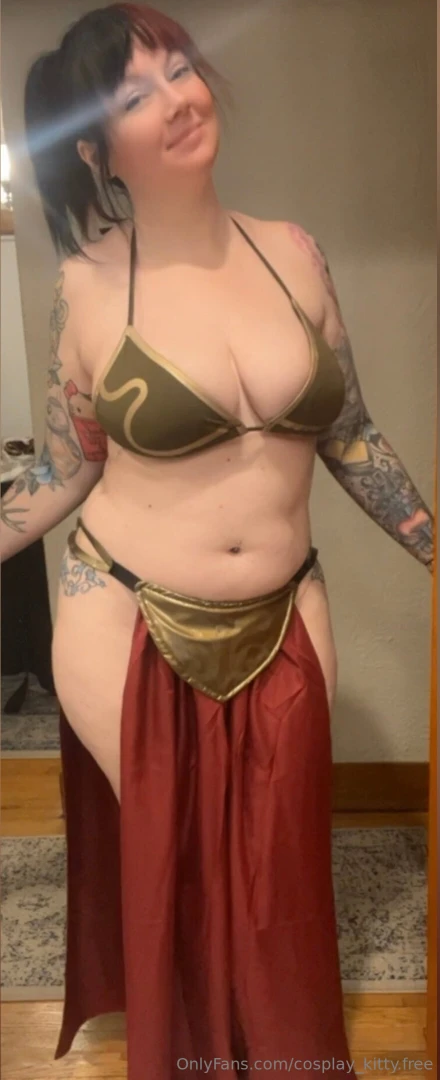 What does a nerdy bish gotta do to get you on her main page 