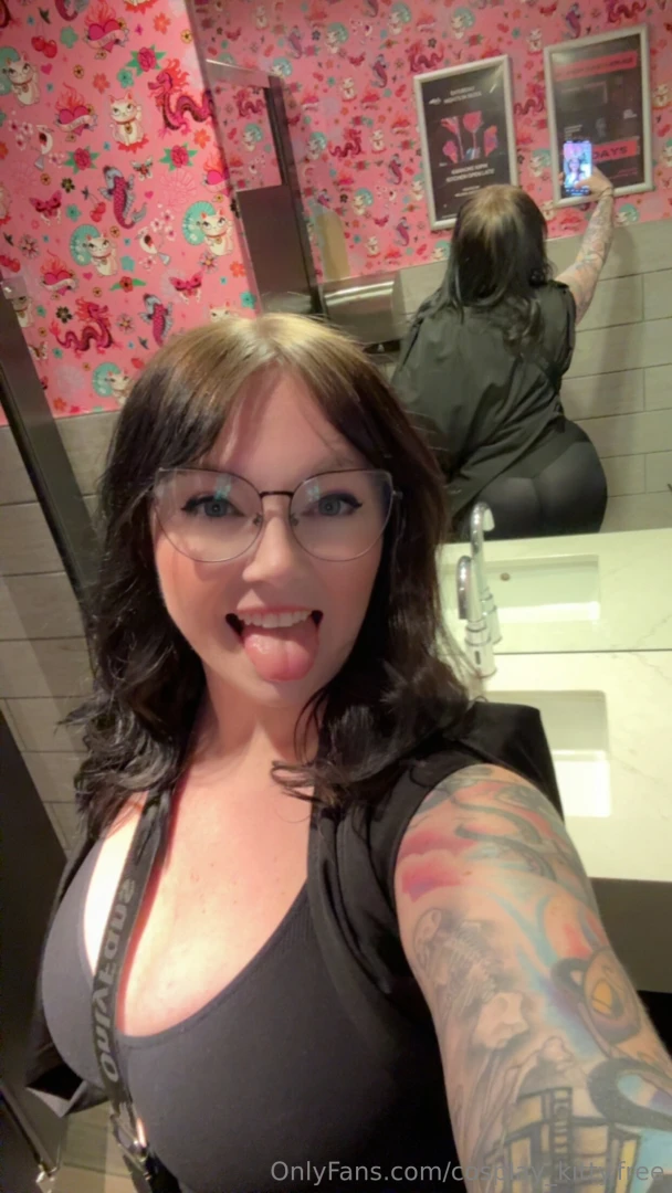 I always forget about this account it s way more fun on my other page 