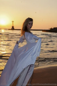 Golden hour got me feelin like a sunset goddess