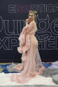 Your goddess is glowing and needy worship me right baby