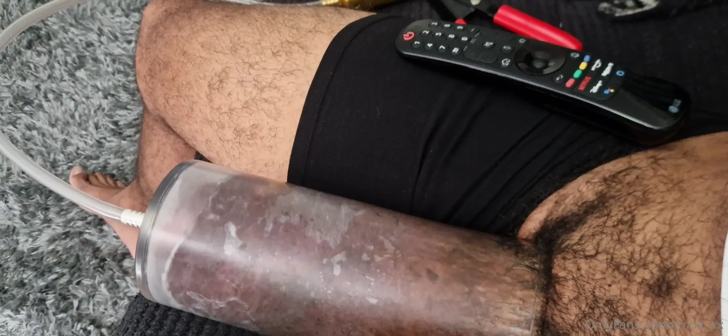 Who wants to pump my cock for me xx 