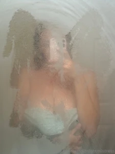 Behind the foggy glass i m dripping wet and ready to drive you crazy
