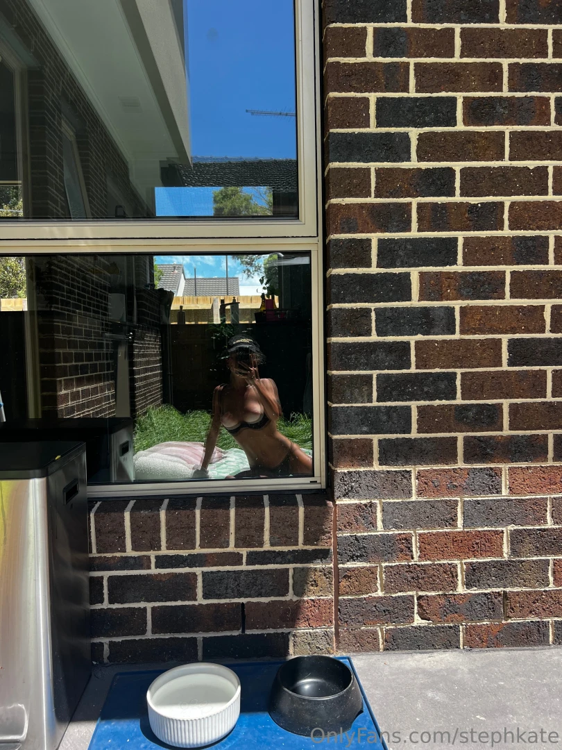 Anyone got a pool i can tan by 